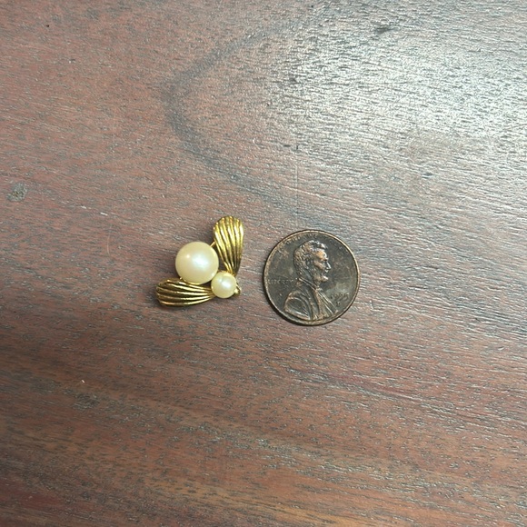 Vintage bee pins 🐝 - Picture 3 of 4